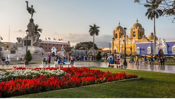 PUNO CON PERNOCTE AMANTANI world traveler peru